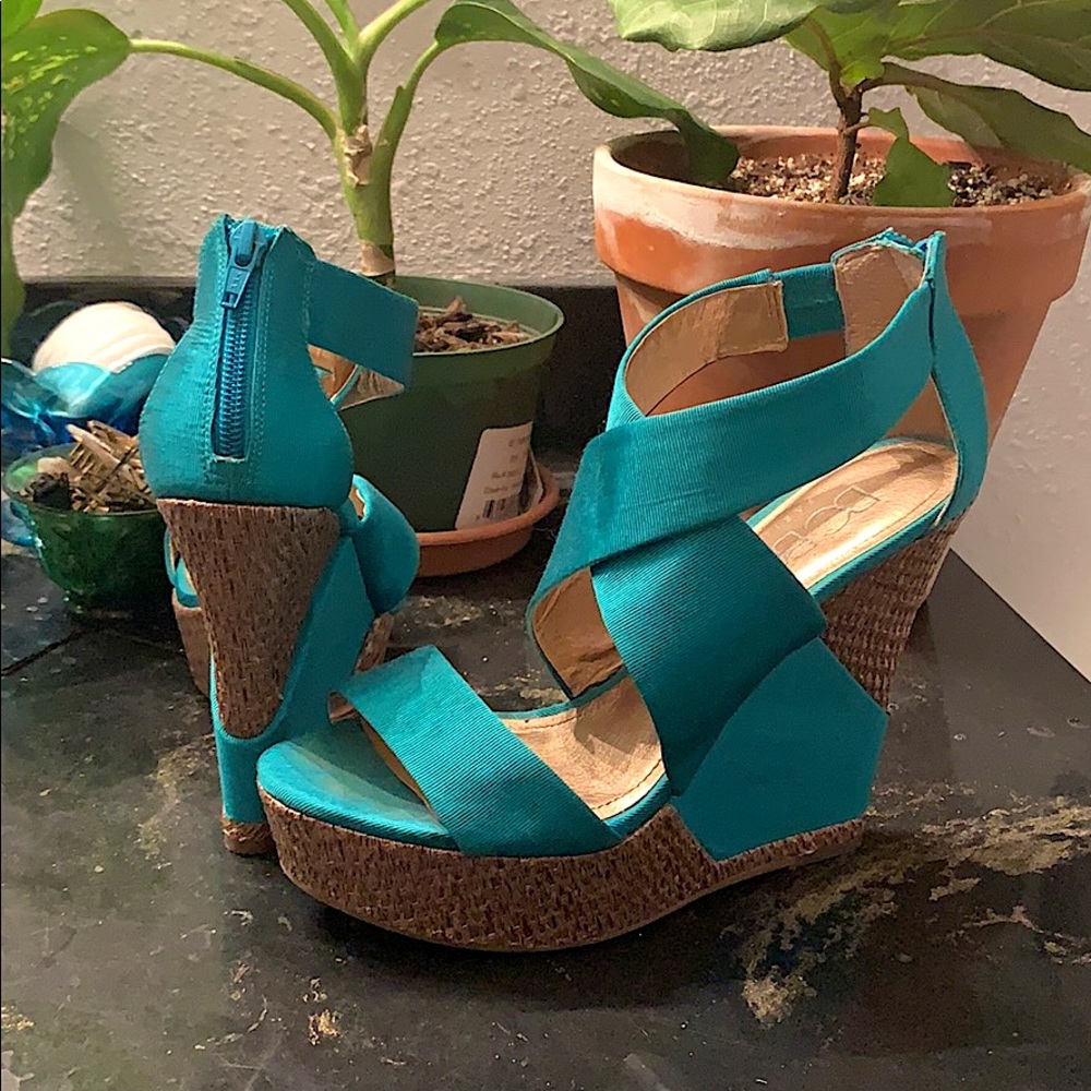 BCBG Paris wedges